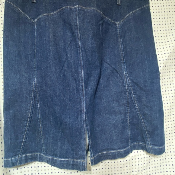 Levi’s Denim skirt with Embroidered butterfly appliqué. - Picture 2 of 3